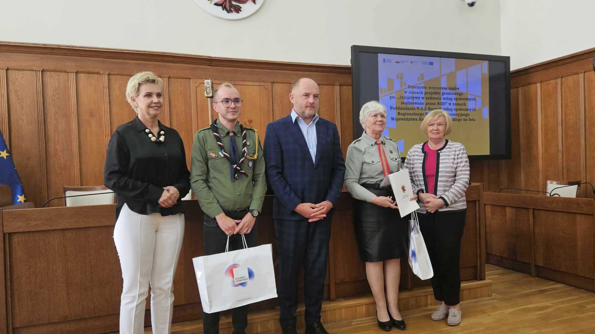Wręczenie umów projektów społecznych